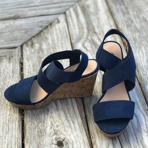 American Eagle Navy blue wedge size 6.5